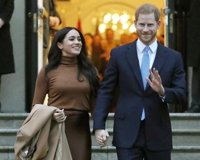 El príncipe Enrique y su esposa Meghan, duquesa de Sussex, después de visitar la Casa de Canadá en Londres, el 7 de enero de 2020. La pareja tuvo su segundo bebé, una niña, el viernes 4 de junio de 2021 en California. (AP Foto/Frank Augstein, File)