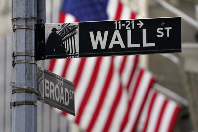 Foto tomada el 23 de noviembre de 2020 de la calle Wall Street en Nueva York.  (Foto AP/Seth Wenig)