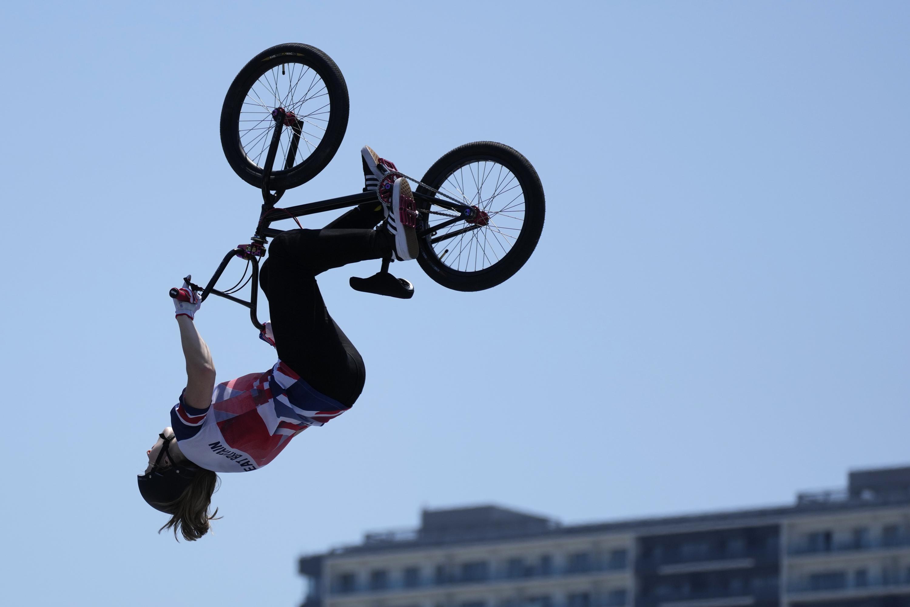 Worthington ganha ouro no BMX freestyle