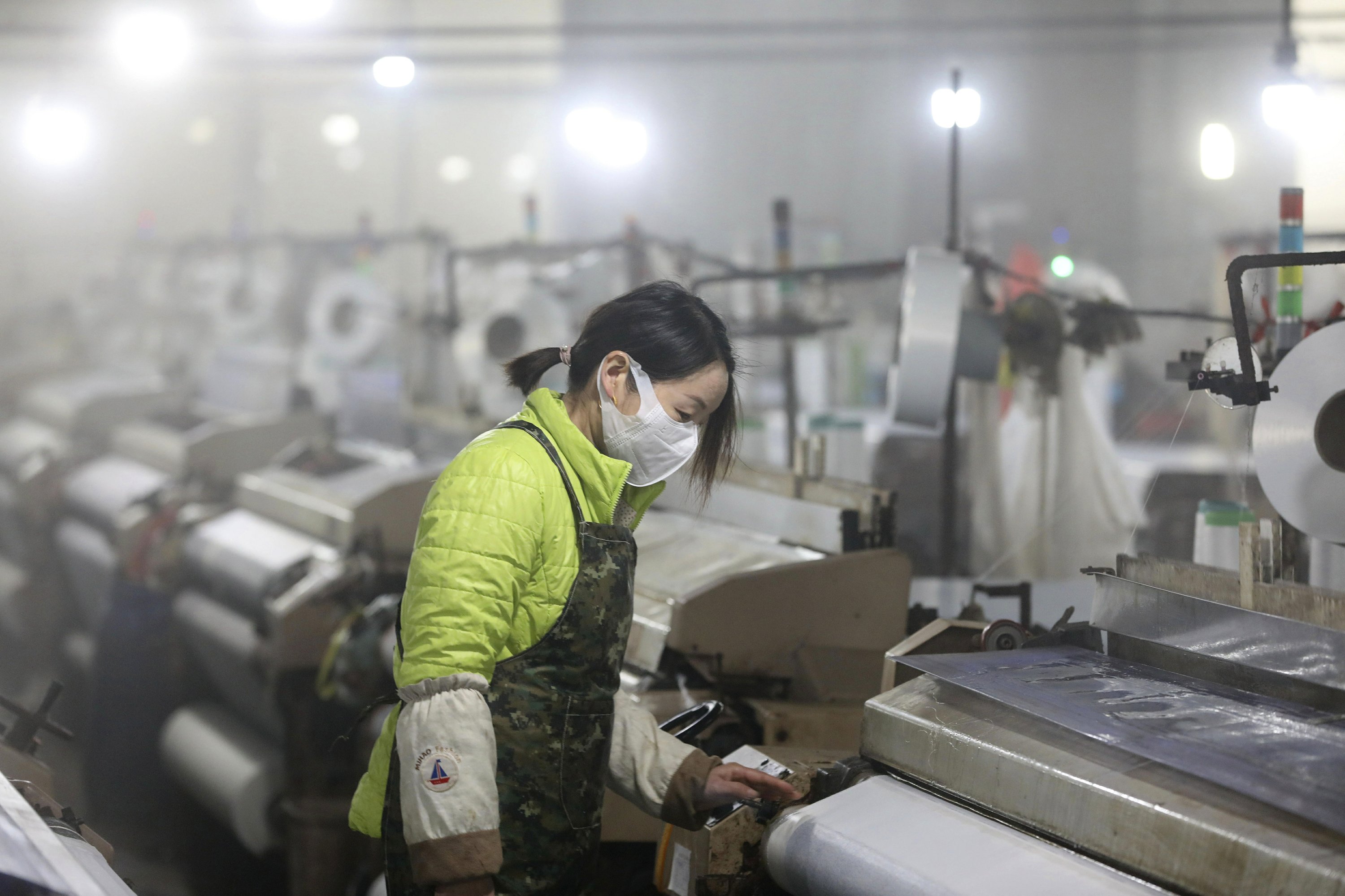 china-manufacturing-plunges-in-february-amid-virus-controls-ap-news