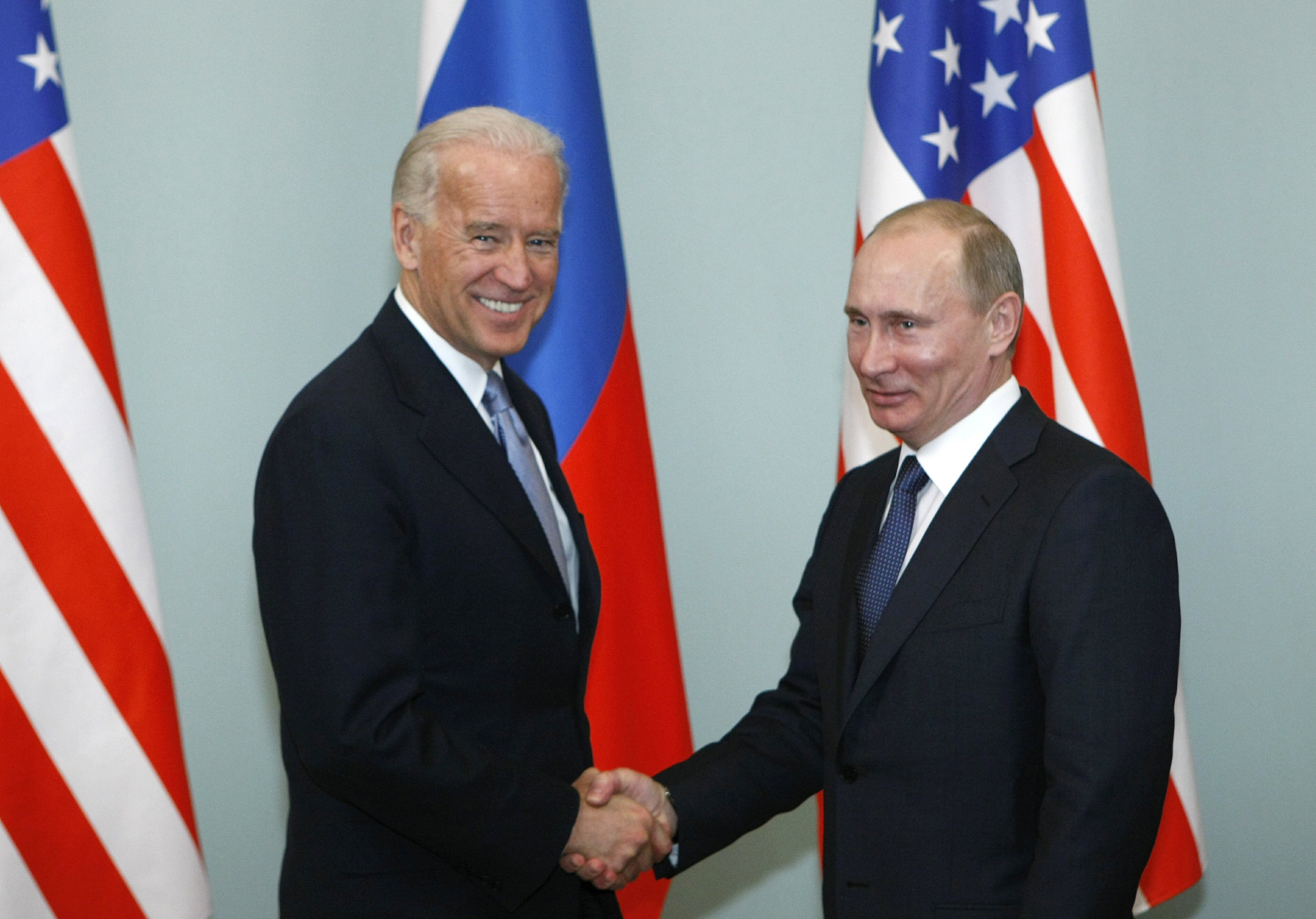 Biden is on a tightrope with Russia before Putin’s call