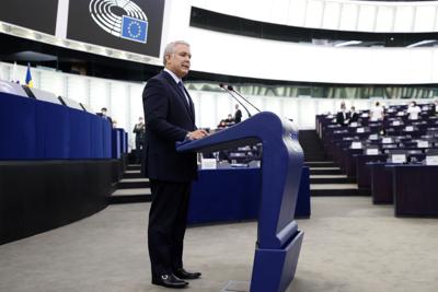 El presidente colombiano Iván Duque pronuncia su discurso en el Parlamento Europeo el martes 15 de febrero de 2021 en Estrasburgo, este de Francia. (AP Foto/Jean-Francois Badias)