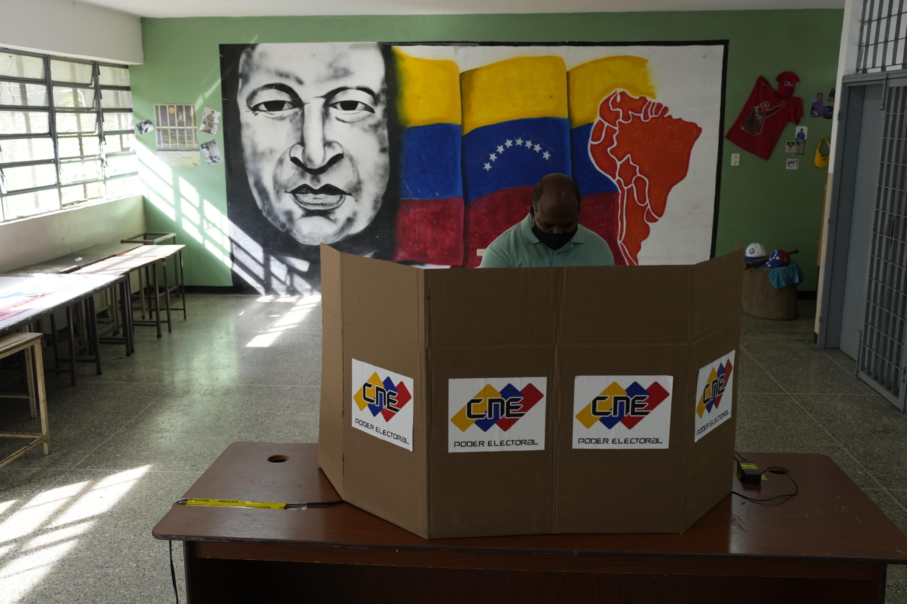 Venezuela vota en elecciones regionales bajo la mirada internacional