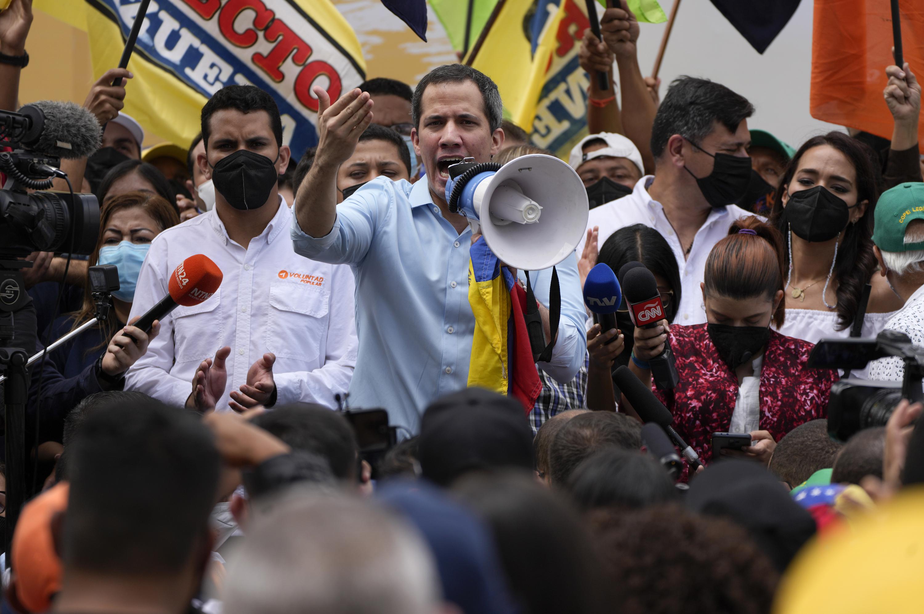 Líder opositor venezolano atacado durante gira nacional