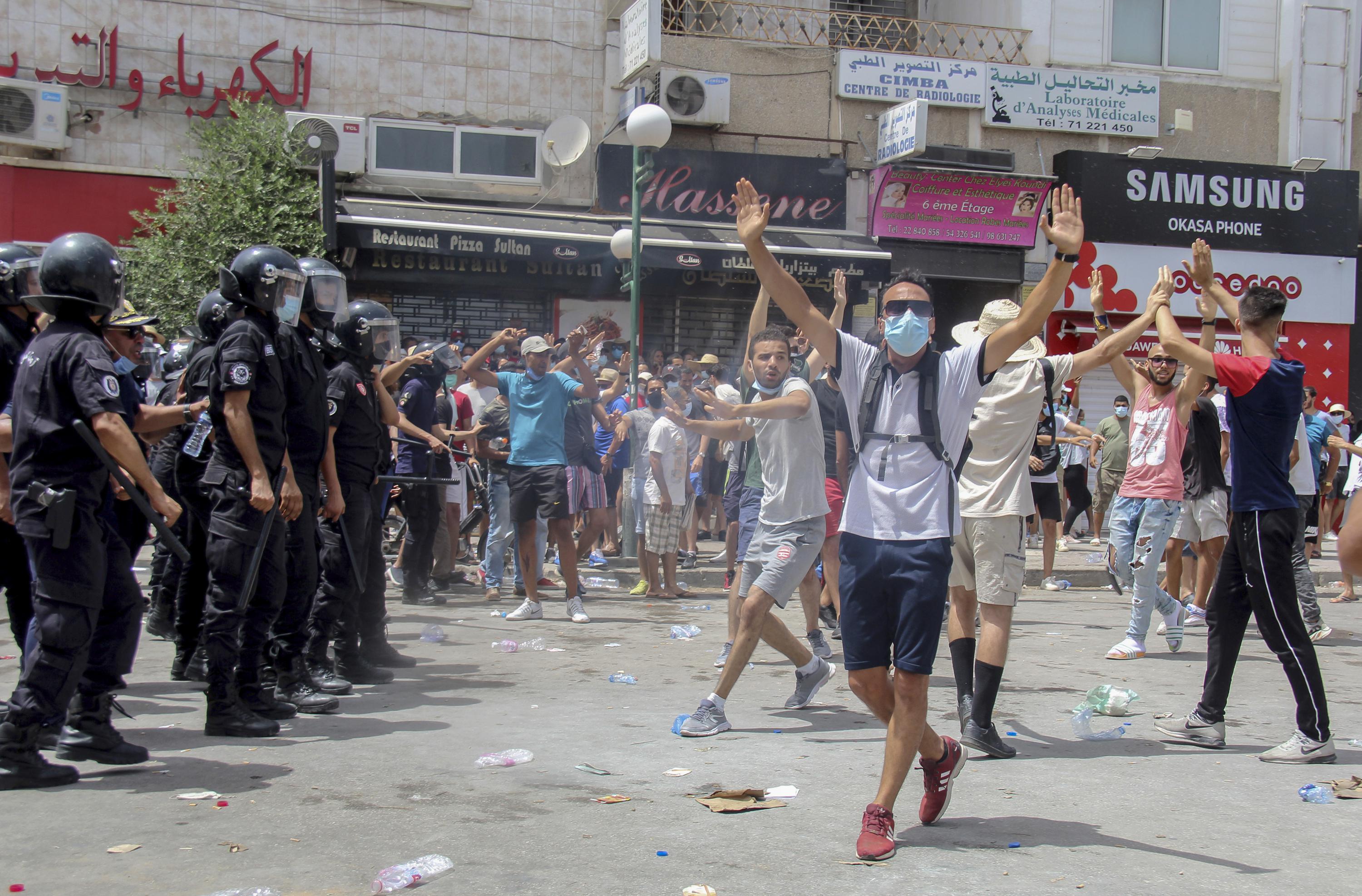 Tensiones en Túnez tras la suspensión del Parlamento