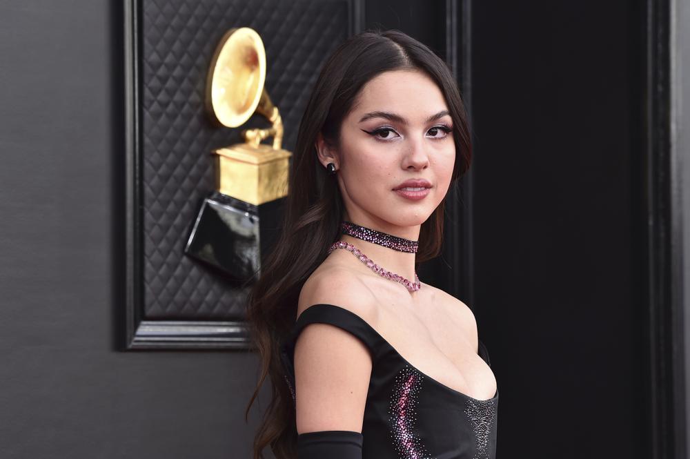 Olivia Rodrigo llega a la 64.a Entrega Anual de los Premios Grammy en el MGM Grand Garden Arena el domingo 3 de abril de 2022 en Las Vegas.  (Foto de Jordan Strauss/Invision/AP)