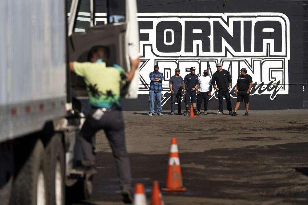 ESCUELA DE CAMIONEROS EN CALIFORNIA