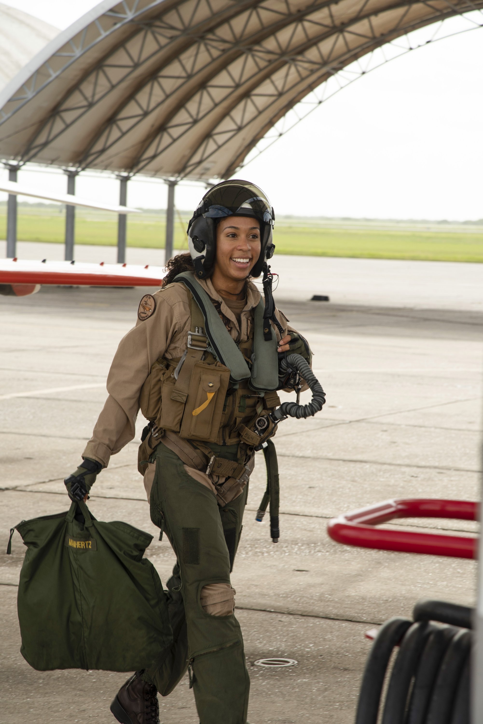 US Navy Welcomes 1st Black Female Tactical Aircraft Pilot AP News