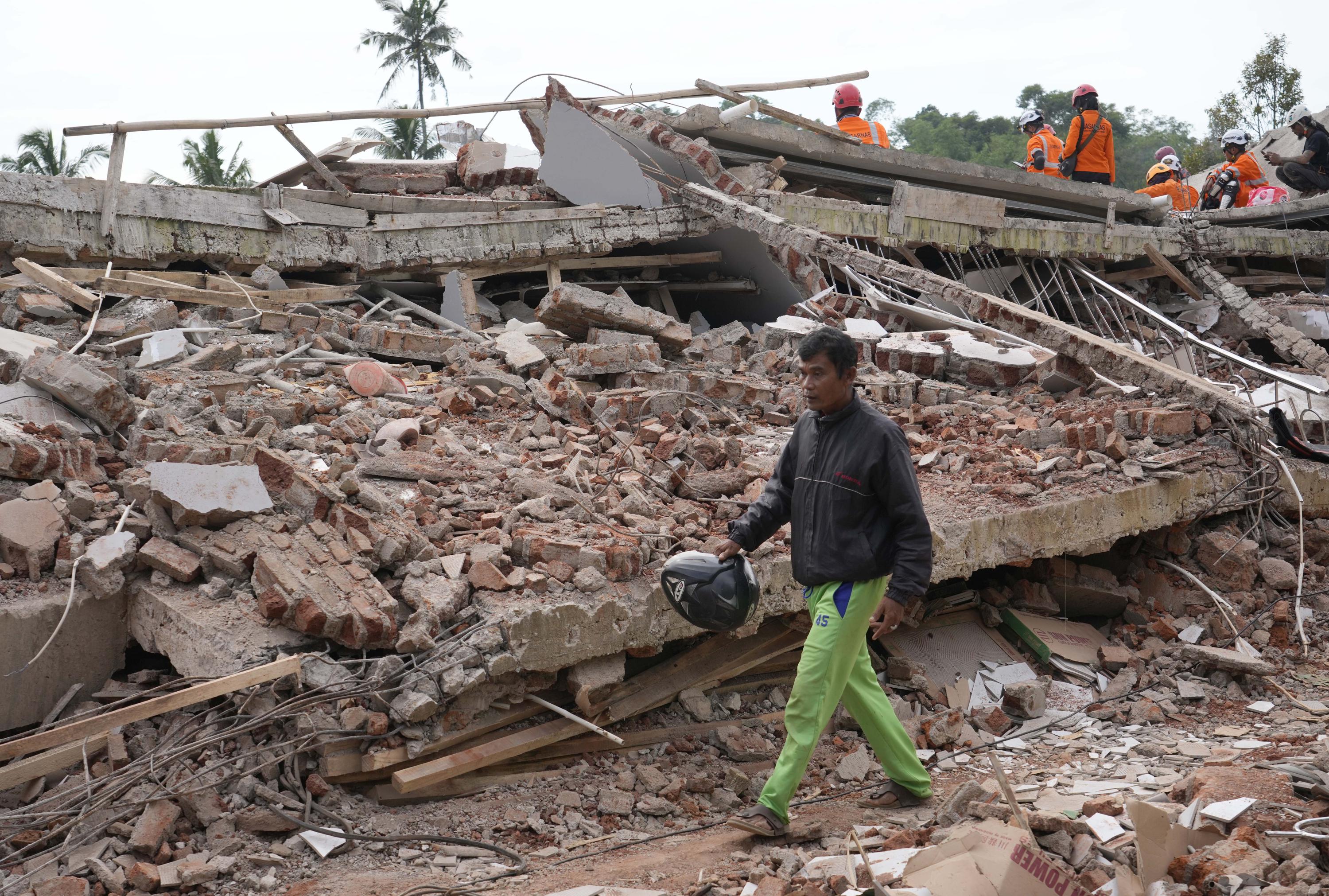 PENJELASAN: Mengapa gempa dangkal di Indonesia begitu mematikan?