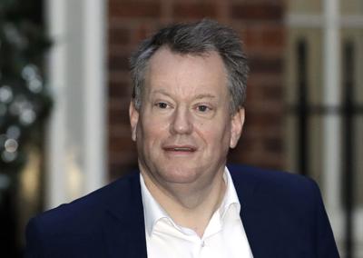 El principal negociador de Gran Bretaña para el Brexit, David Frost, se retira de la residencia del primer ministro en el número 10 de Downing Street, en Londres, el miércoles 9 de diciembre de 2020. (AP Foto/Matt Dunham, archivo)