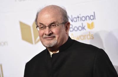 Salman Rushdie asiste a la 68va Ceremonia Nacional de Premios del Libro y Cena Benéfica el 15 de noviembre de 2017 en Nueva York. (Foto de Evan Agostini/Invision/AP, Archivo)