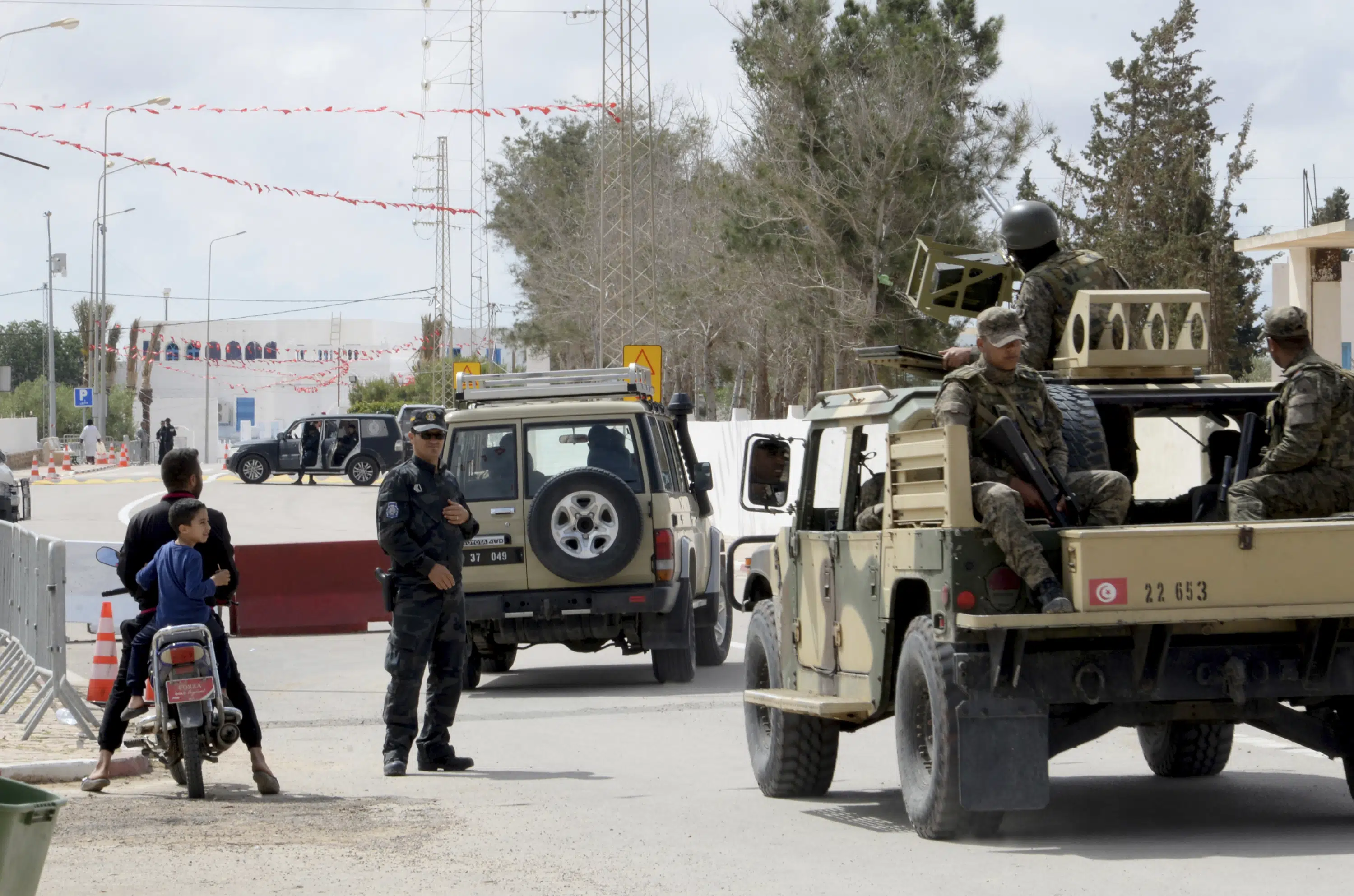 Tunisia investigates guardsman’s motive for killing 5 outside historic synagogue Tunisia investigates guardsman’s motive for killing 5 outside historic synagogue