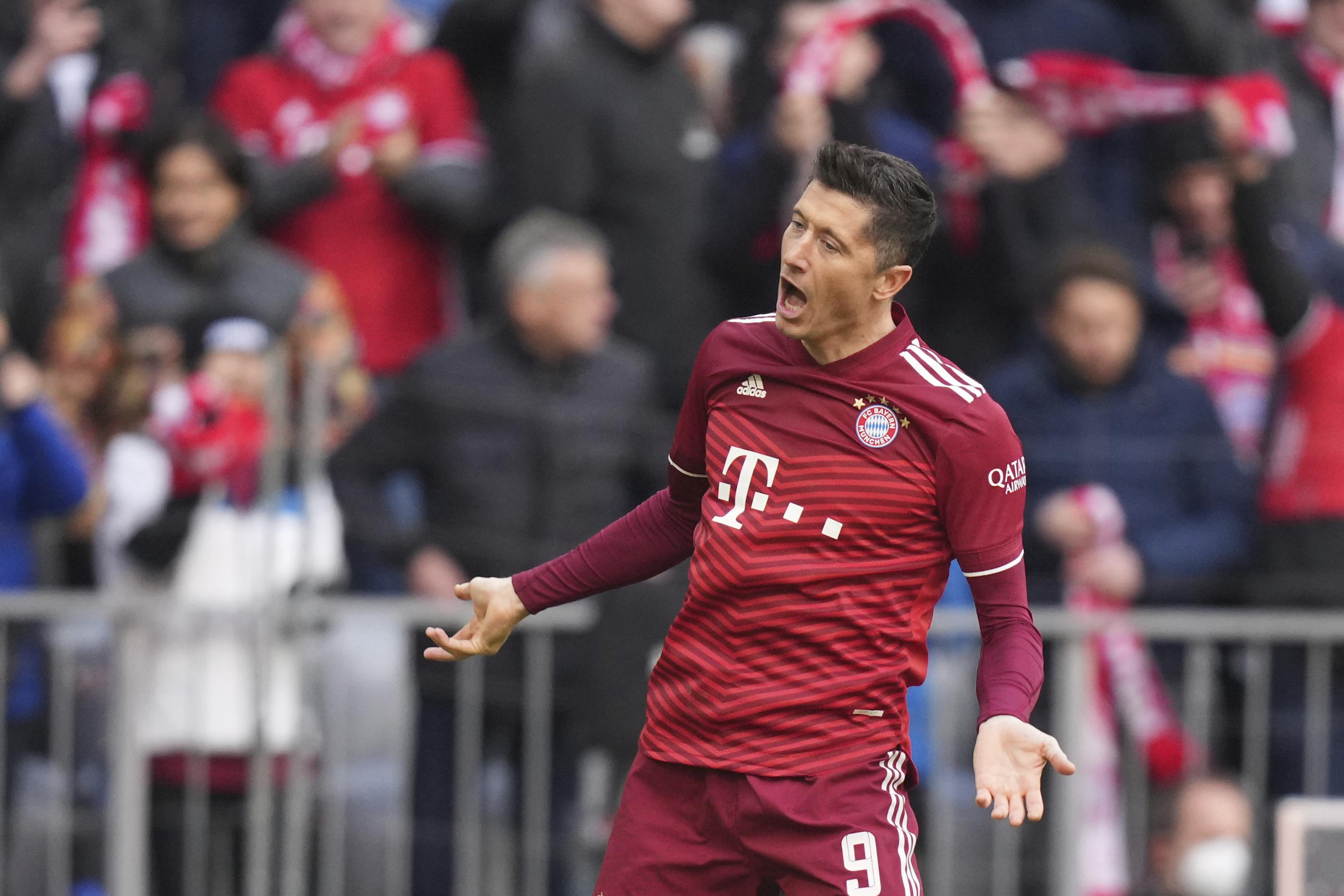 Lewandowski anota tarde para llevar al Bayern de Múnich a la victoria 1-0 sobre el Augsburgo