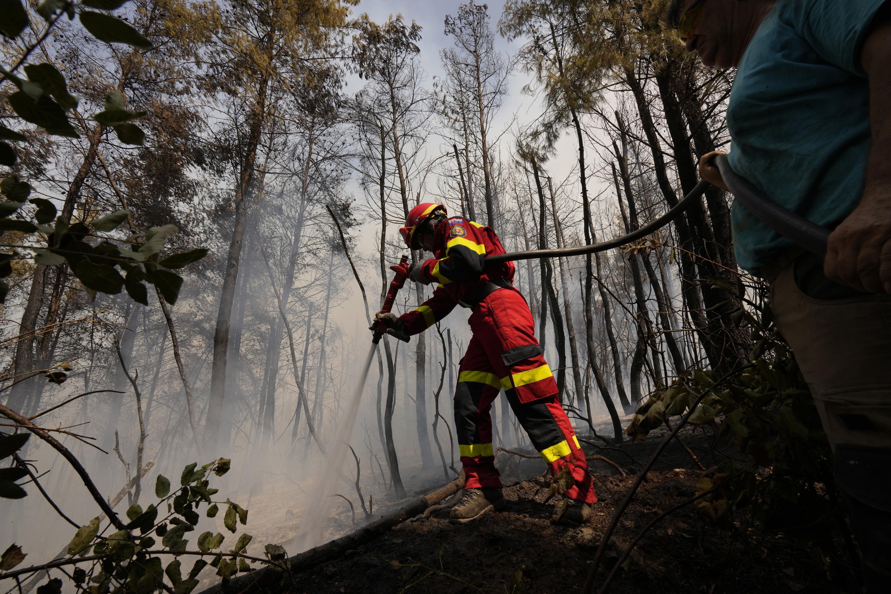 Photo of „Viedli sme veľkú vojnu“: Grécko bráni reakciu na požiar