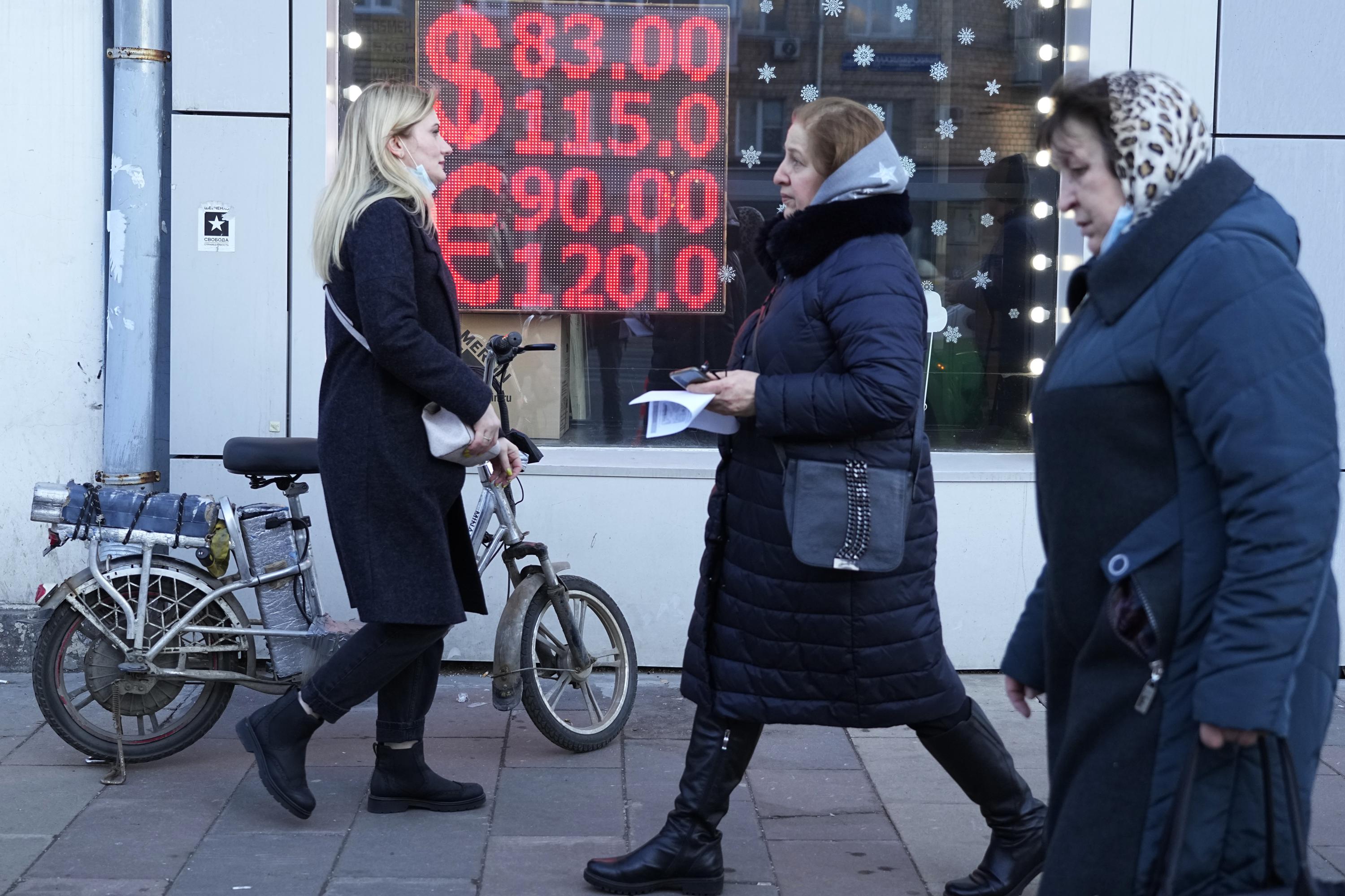 Odbicie rosyjskiego rubla rodzi pytania o skutki sankcji