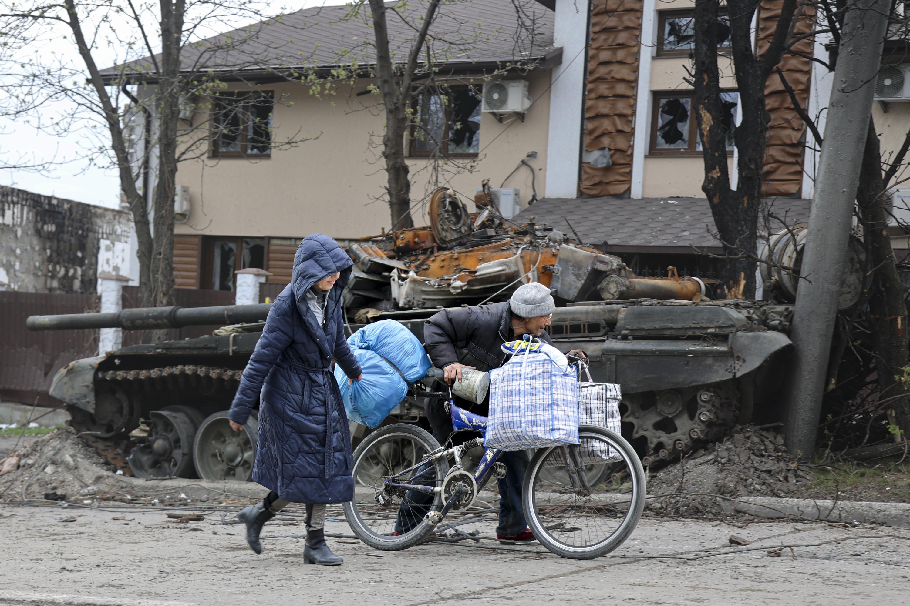 Ultimo: il sindaco di Mariupol chiede agli anziani di andarsene