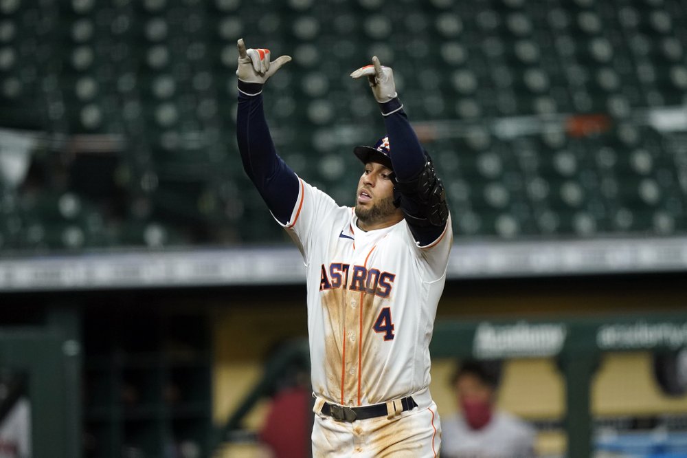 George Springer de los Astros de Houston celebra después de conectar un jonrón contra los Diamondbacks de Arizona durante la quinta entrada de un juego de béisbol el viernes 18 de septiembre de 2020 en Houston.