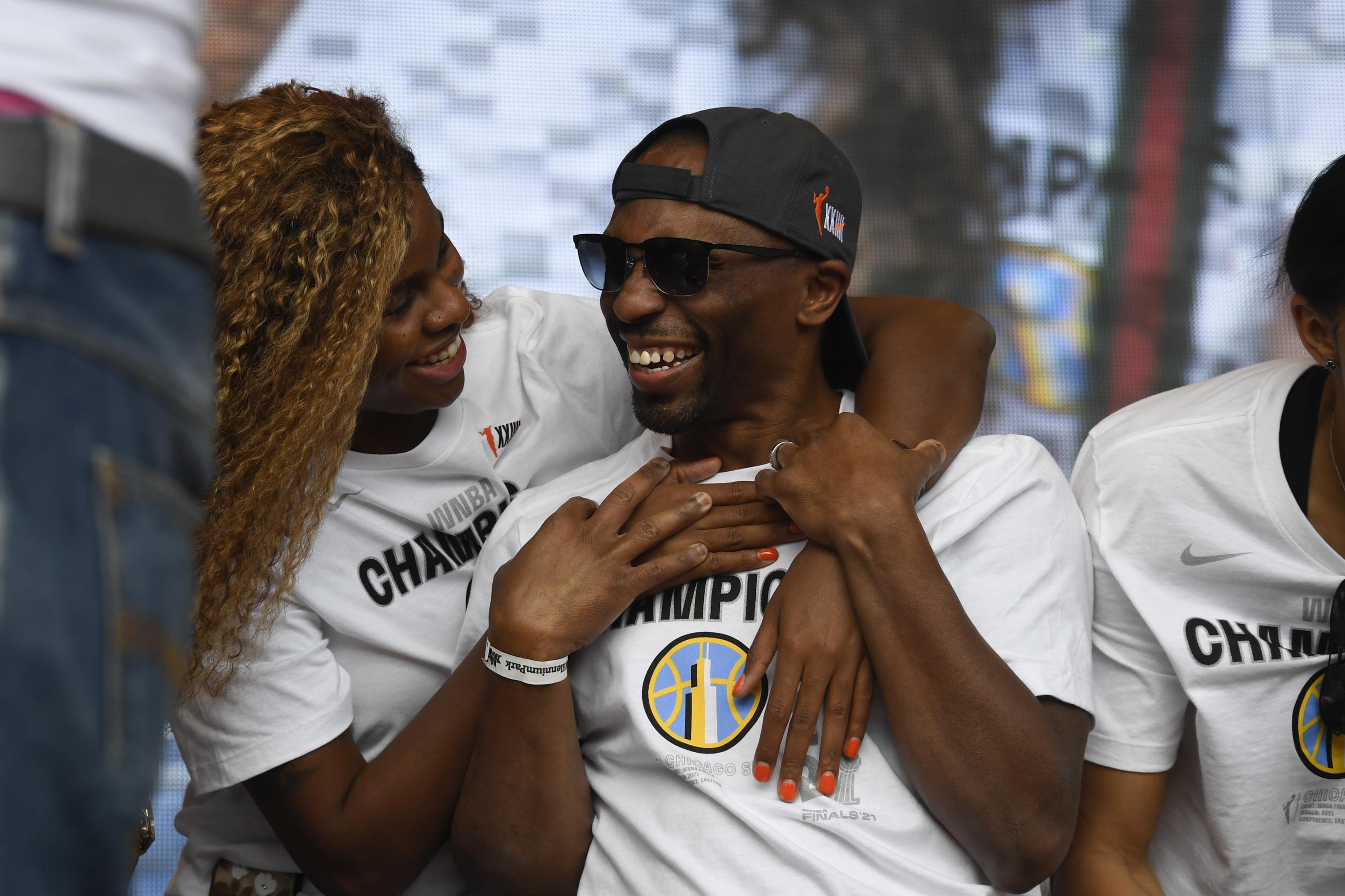 Chicago celebrates WNBA champion Sky with parade AP News