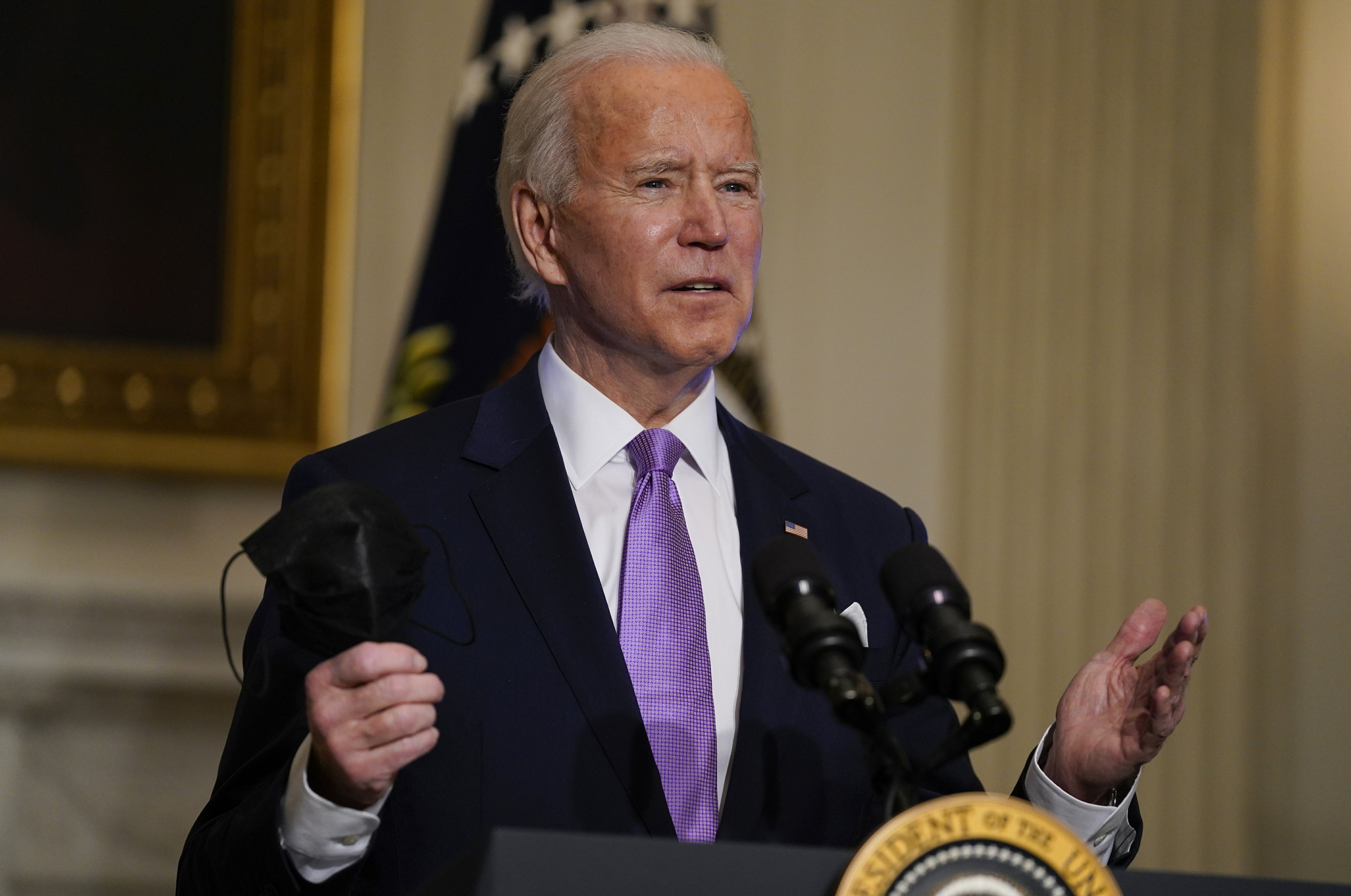 Biden says he ‘brings back the benefits’ for virus briefings