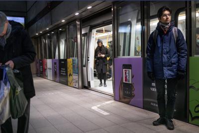 Foto tomada en una estación de trenes en Copenhague, Dinamarca, el 1 de febrero de 2022.  (Liselotte Sabroe/Ritzau Scanpix via AP)