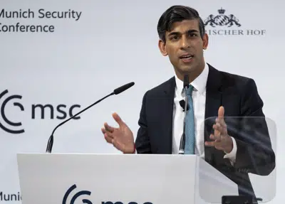 El primer ministro británico, Rishi Sunak, habla durante la Conferencia de Seguridad en Múnich, Alemania, el sábado 18 de febrero de 2023. (Sven Hoppe/dpa vía AP)