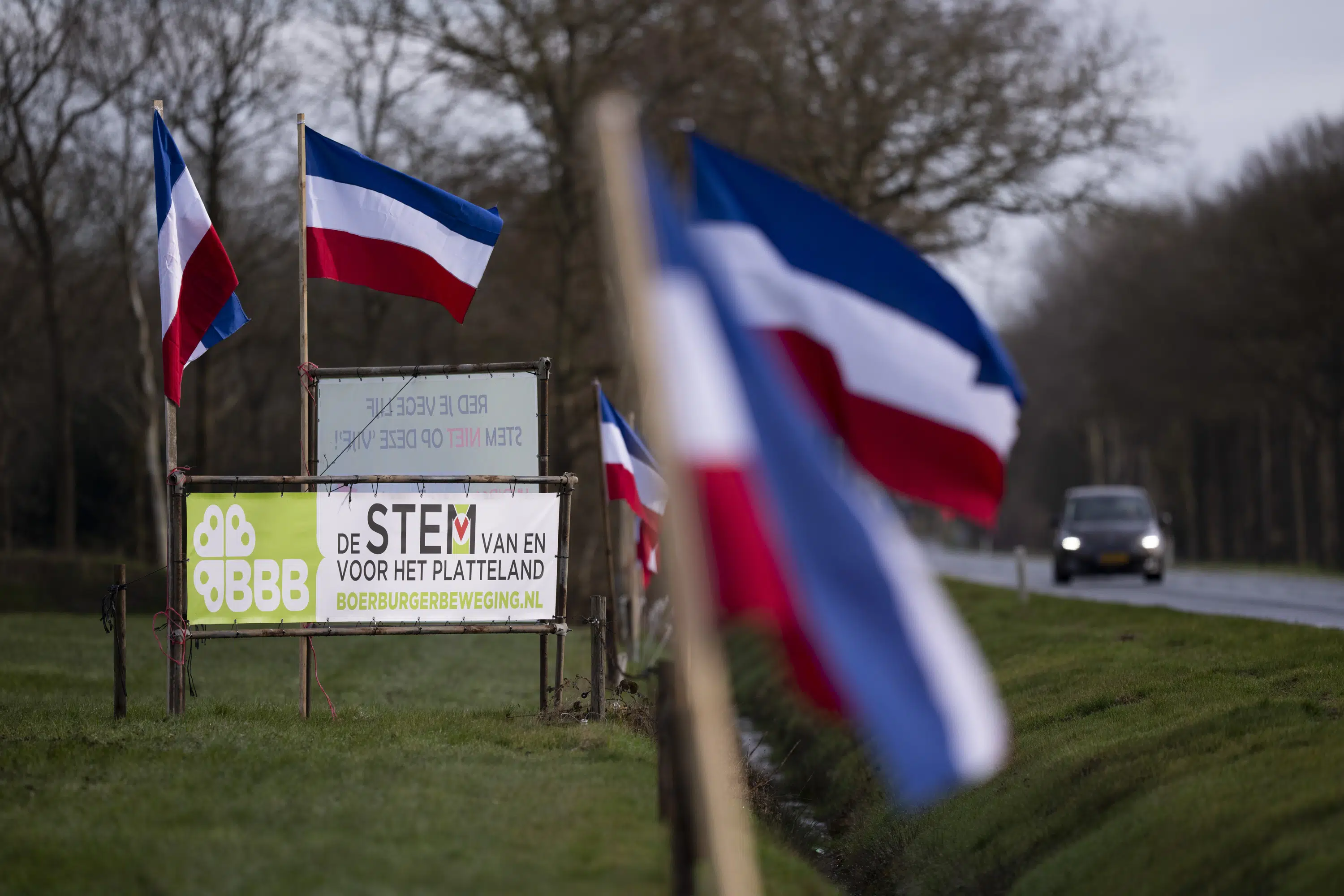 Boerderijen trotseren protestverbod en tractoren verhuizen naar Den Haag