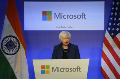 La secretaria del Tesoro de Estados Unidos, Janet L. Yellen, en el Centro de Desarrollo Microsoft India en Noida, en las afueras de Nueva Delhi, India, el viernes 11 de noviembre de 2022. (AP Foto/Manish Swarup)