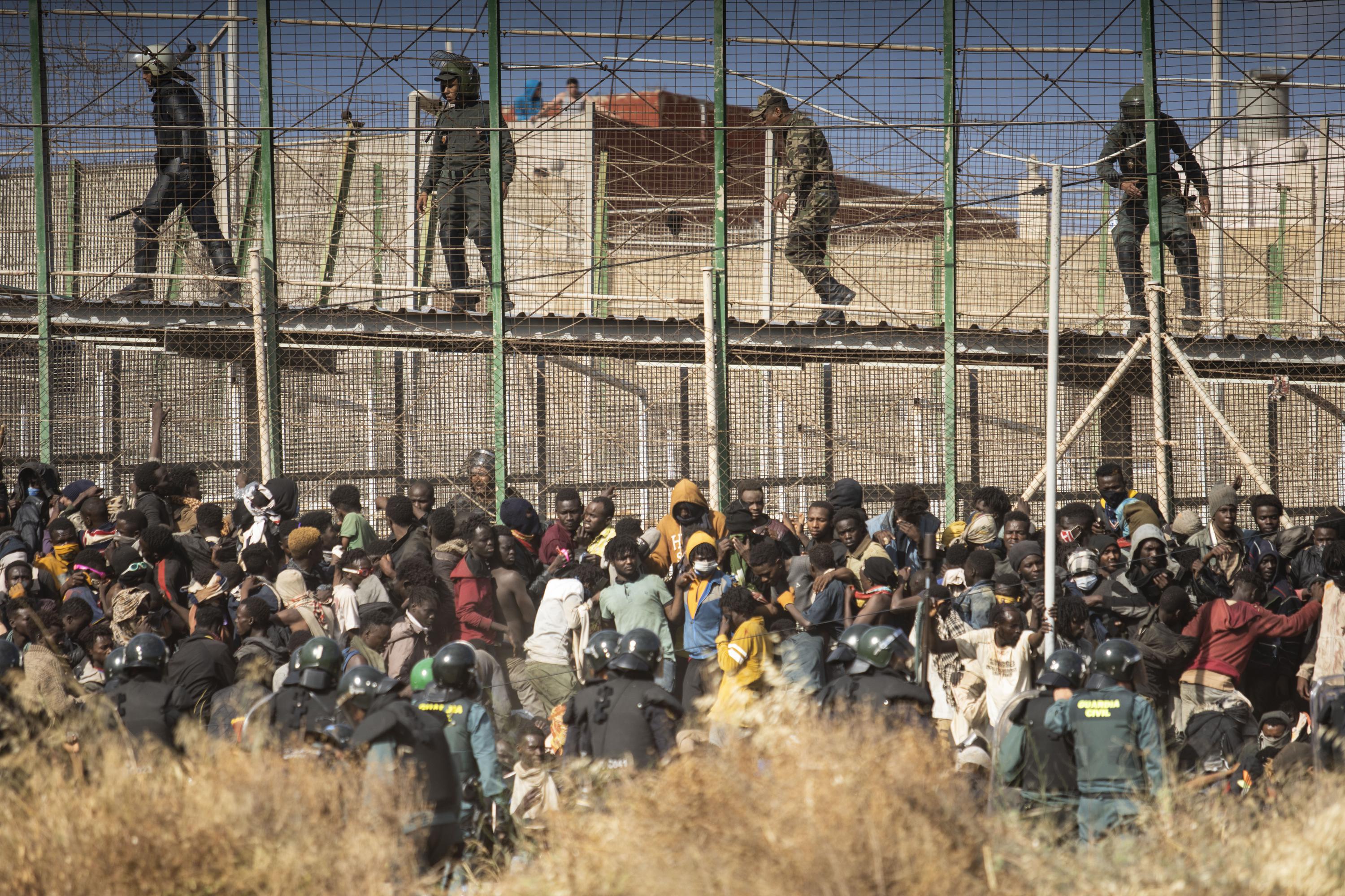 Morocco: 5 migrants dead in stampede in bid to enter Melilla