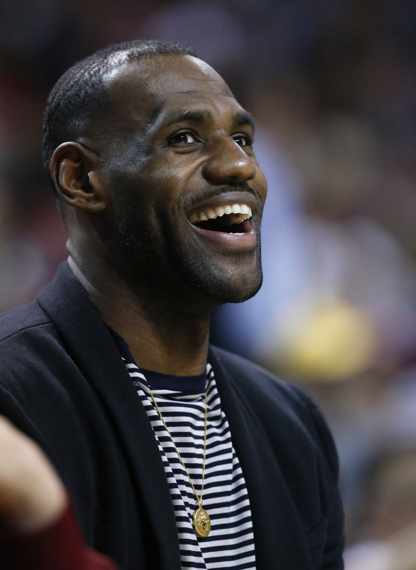 LeBron firma con Nike | AP News