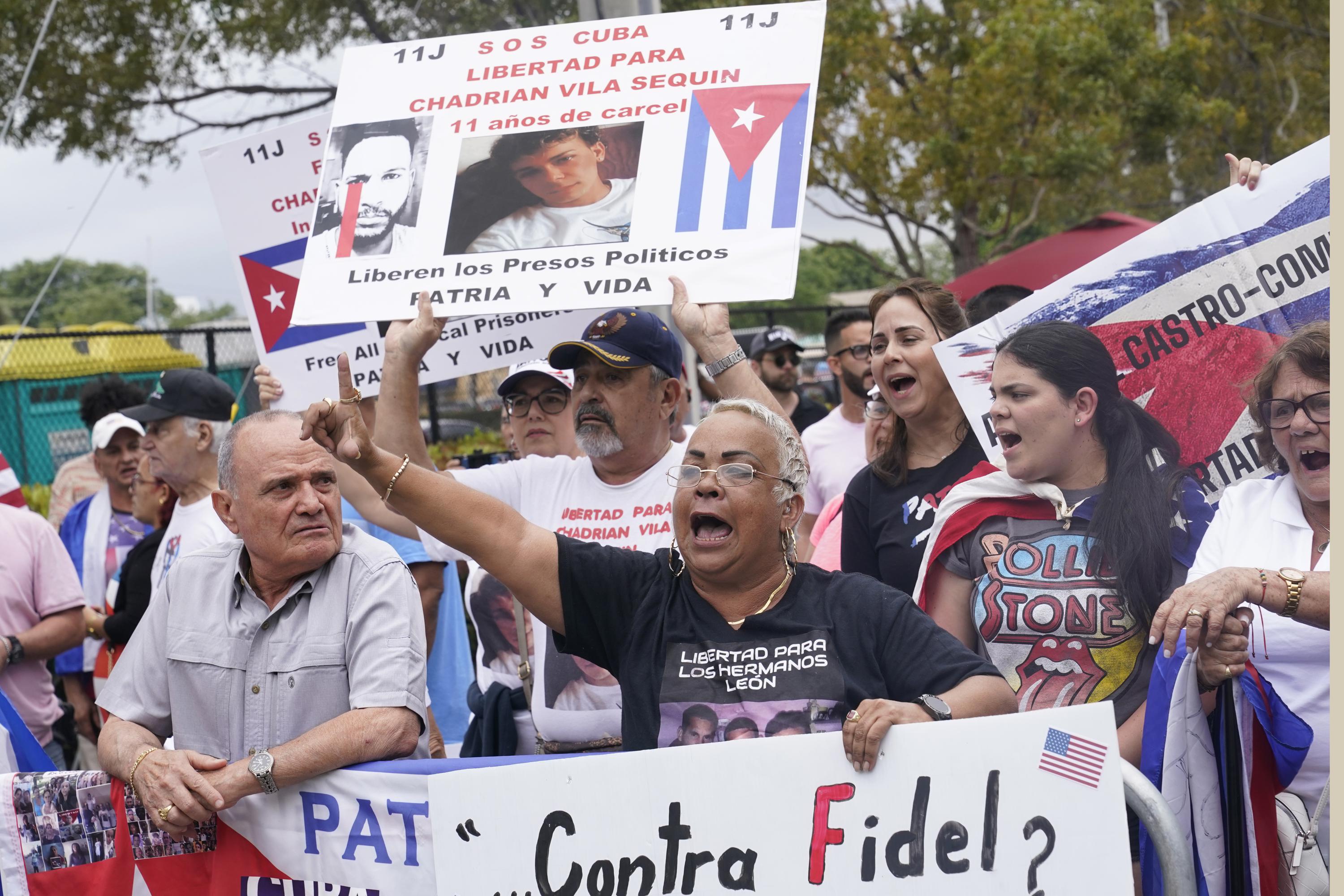 Cuban baseball team finds outrage and support in Miami