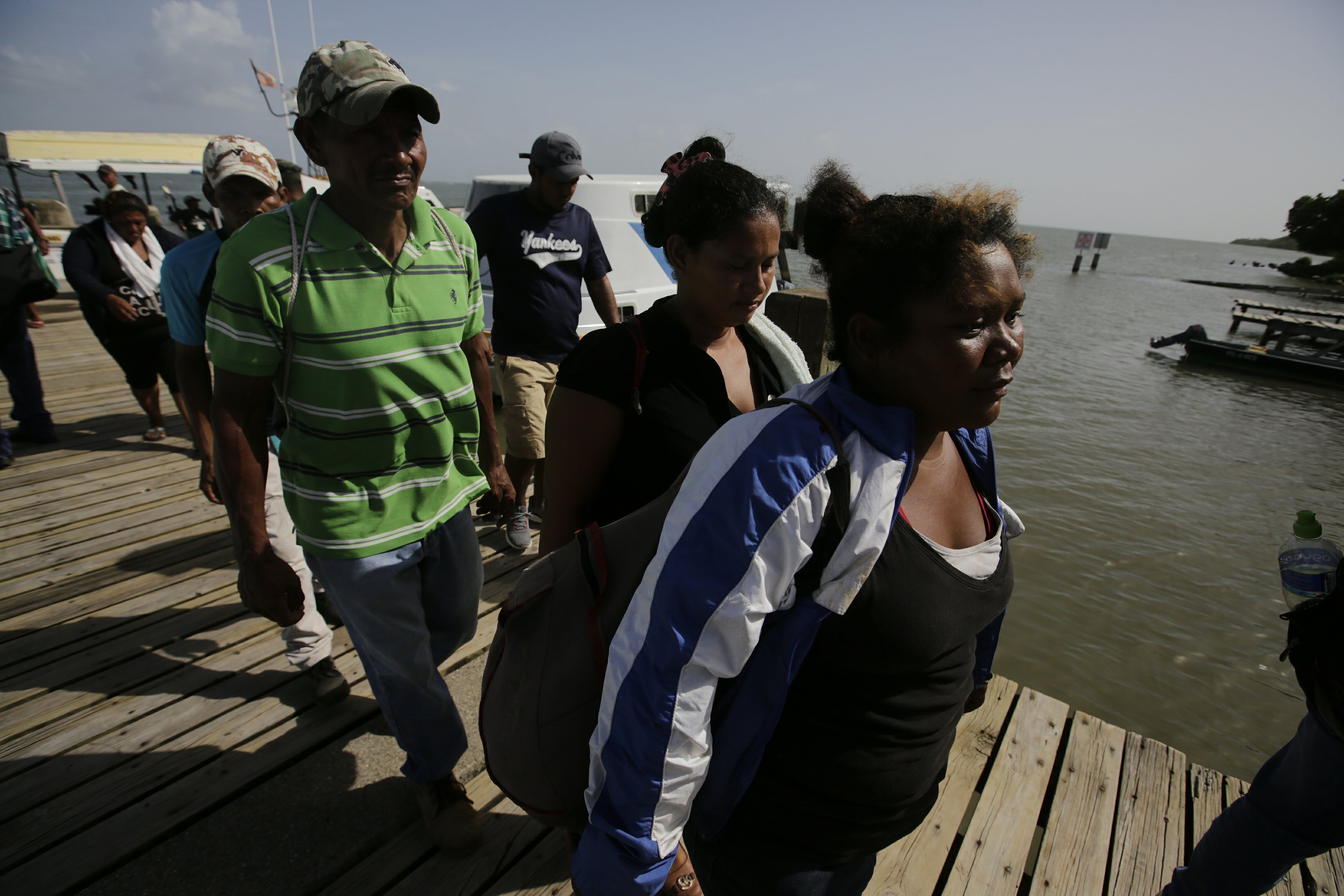 honduras tourist boat sinks