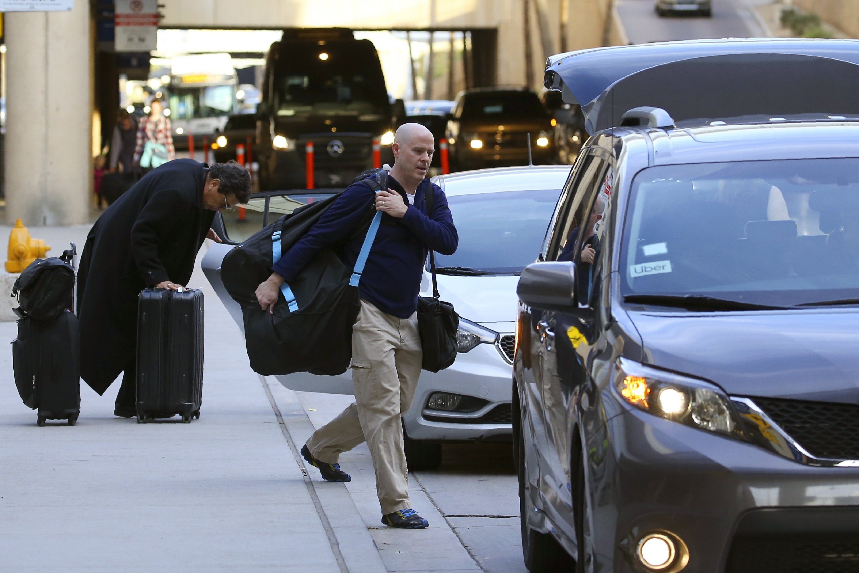 Uber, Lyft to stop Phoenix airport trips over higher fees  AP News