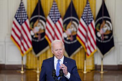 El presidente Joe Biden habla sobre temas económicos en la Sala Este de la Casa Blanca, Washington, 16 de setiembre de 2021. (AP Foto/Evan Vucci)