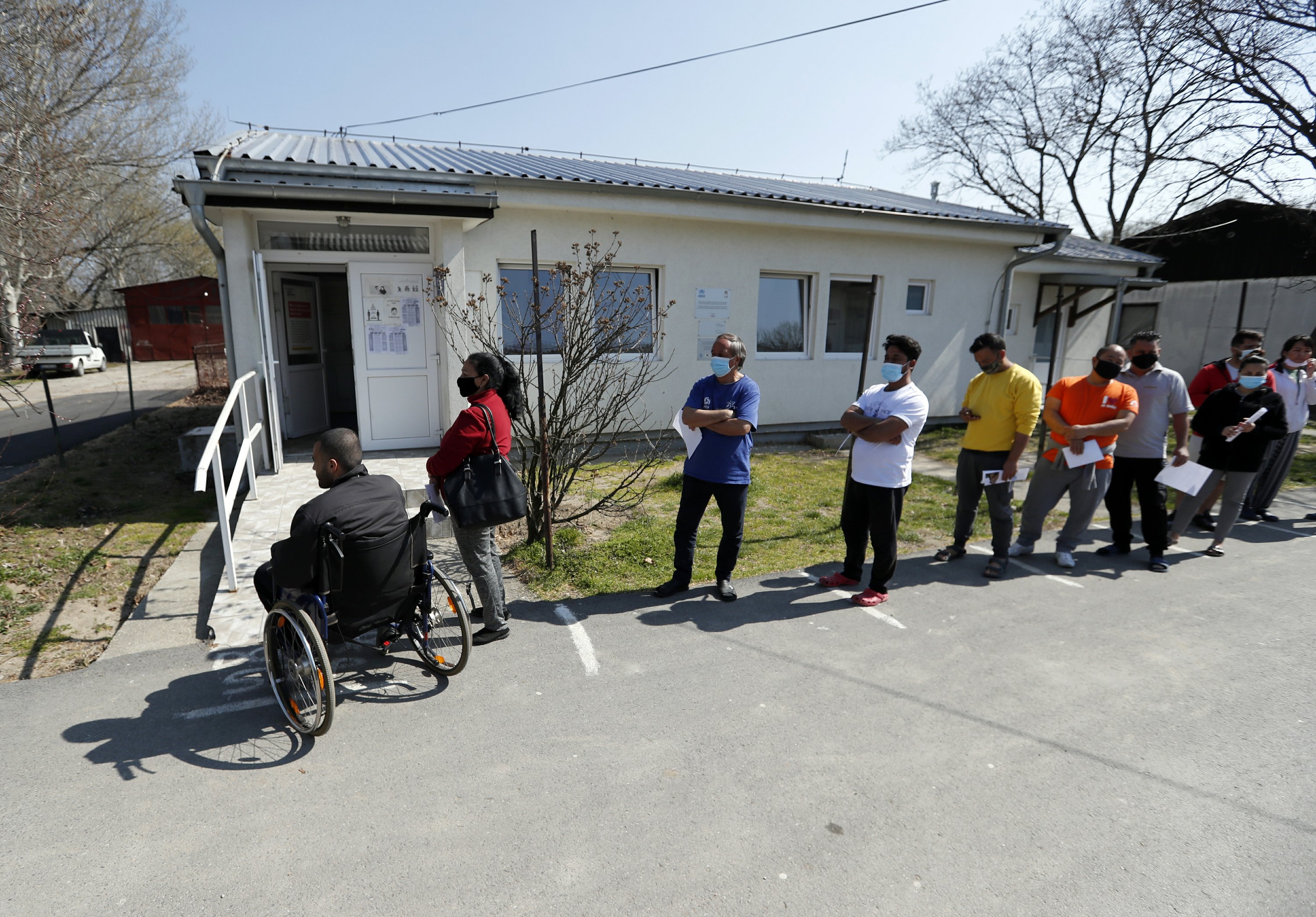 Serbia vaccinates migrants amid surge in COVID-19 cases - Vimarsana News