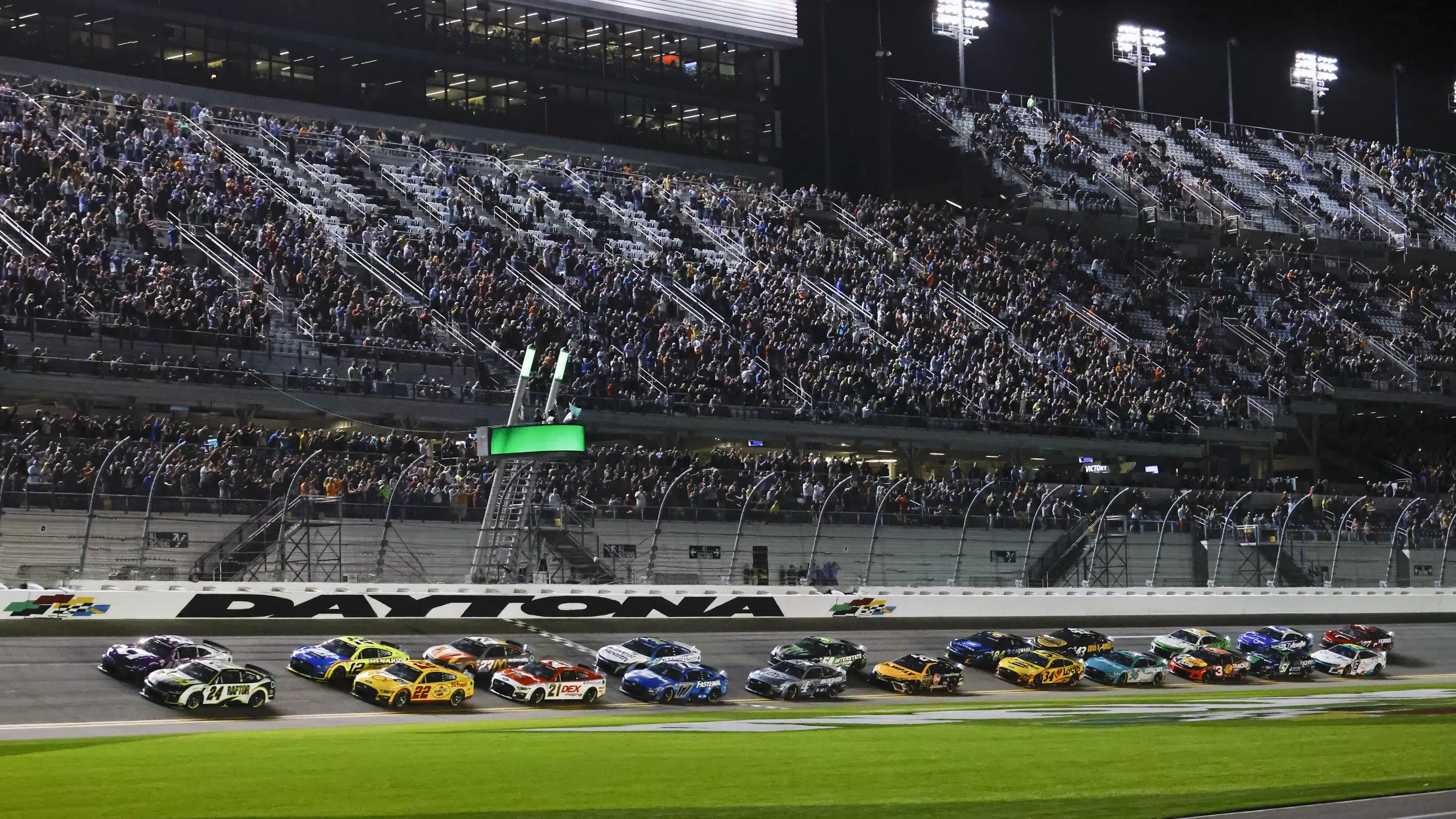 IndyCar’s Daly makes Daytona 500 for Floyd Mayweather
