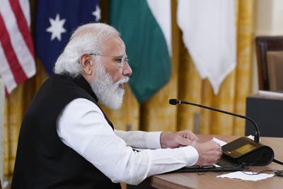 El primer ministro de India, Narendra Modi, interviene durante la cumbre Quad con el presidente de Estados Unidos, Joe Biden; el primer ministro de Australia, Scott Morrison, y el de Japón, Yoshihide Suga, en la East Room de la Casa Blanca, el 24 de septiembre de 2021, en Washington. (AP Foto/Evan Vucci)