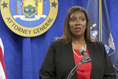 La secretaria de Justicia de Nueva York, Letitia James, da una conferencia de prensa el 3 de agosto de 2021. (AP Foto/Ted Shaffrey, File)