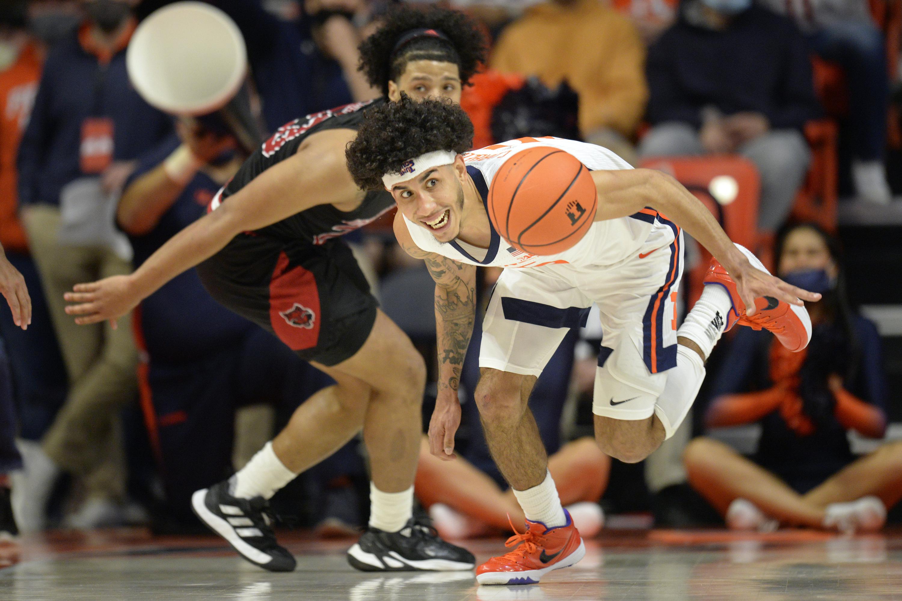 No. 11 Illinois vence fácilmente a Arkansas 92-53