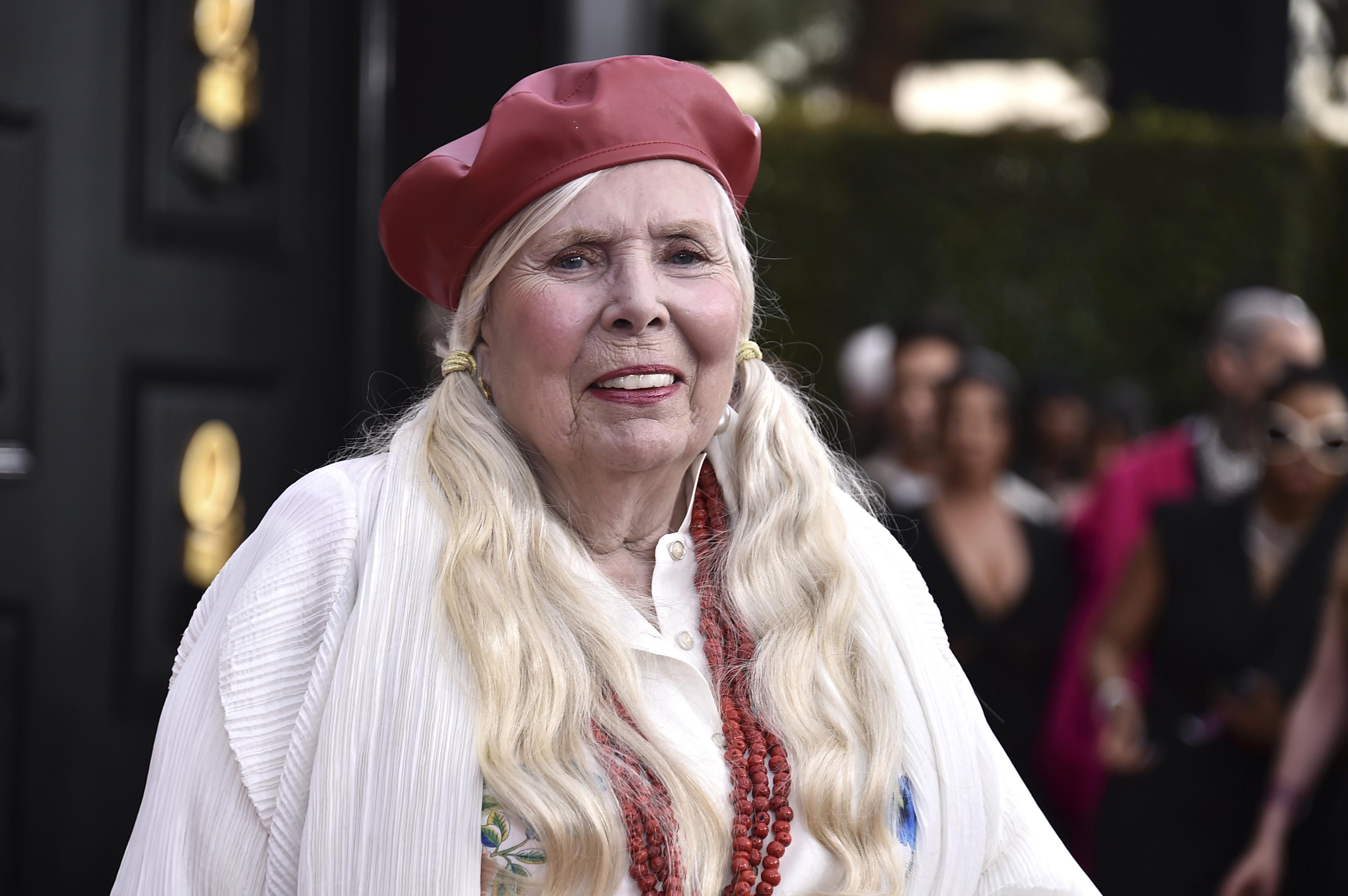 Joni Mitchell, 78, graces stage after nearly 2 decades away