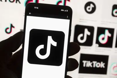 ARCHIVO - El logotipo de TikTok en un teléfono el 14 de octubre de 2022, en Boston. (AP Foto/Michael Dwyer, Archivo)