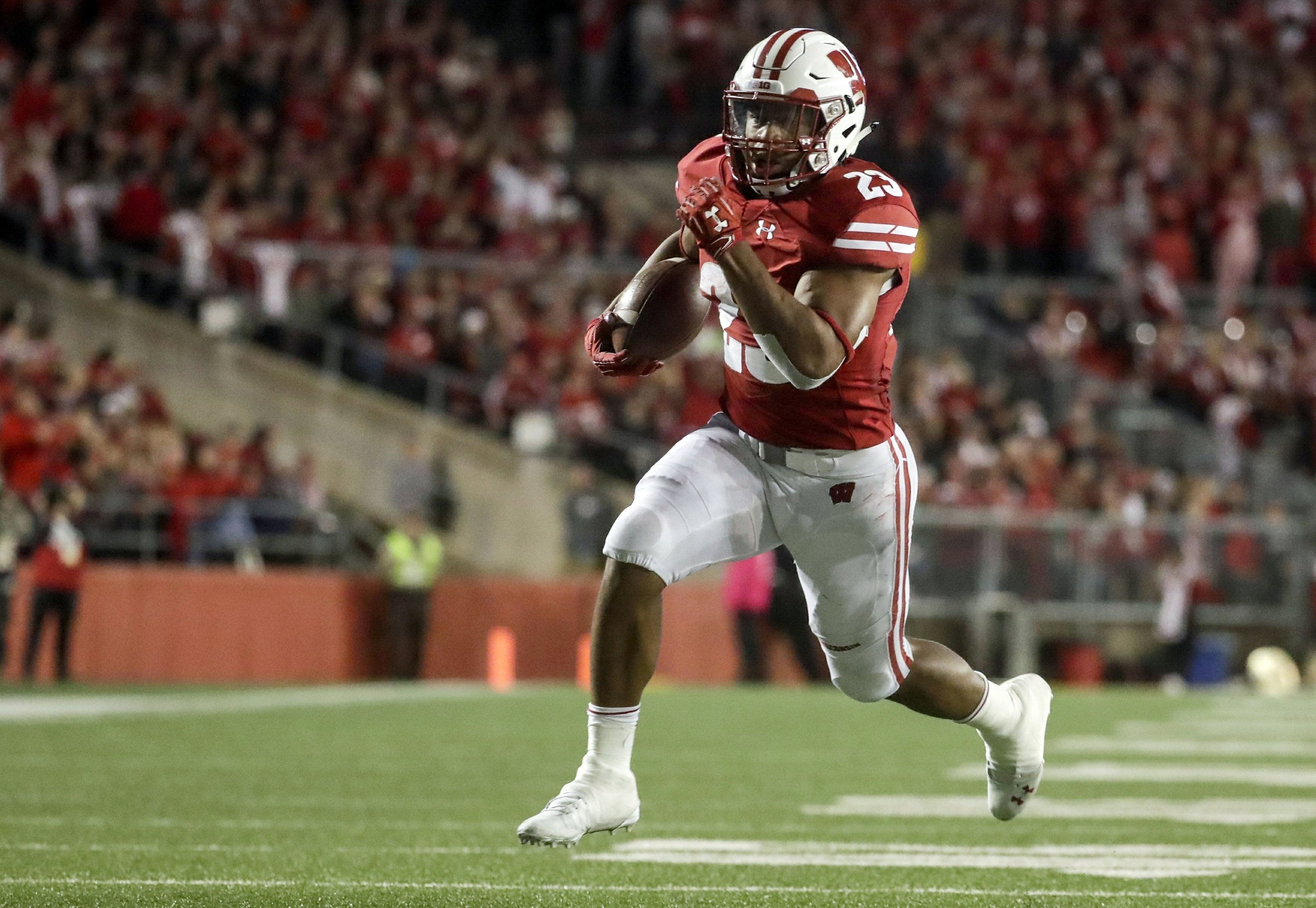 Running track sped up success for Badgers RB Jonathan Taylor | AP News