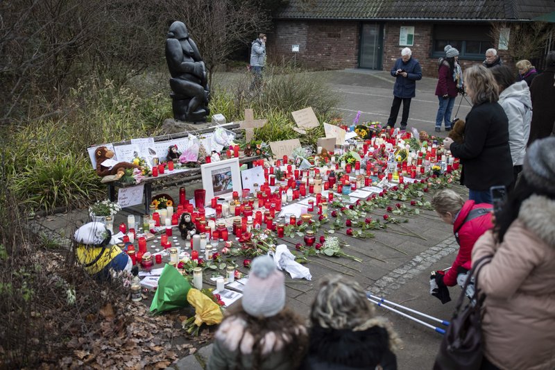 Resultado de imagen para Investigan a tres mujeres por incendio en zoológico de Alemania