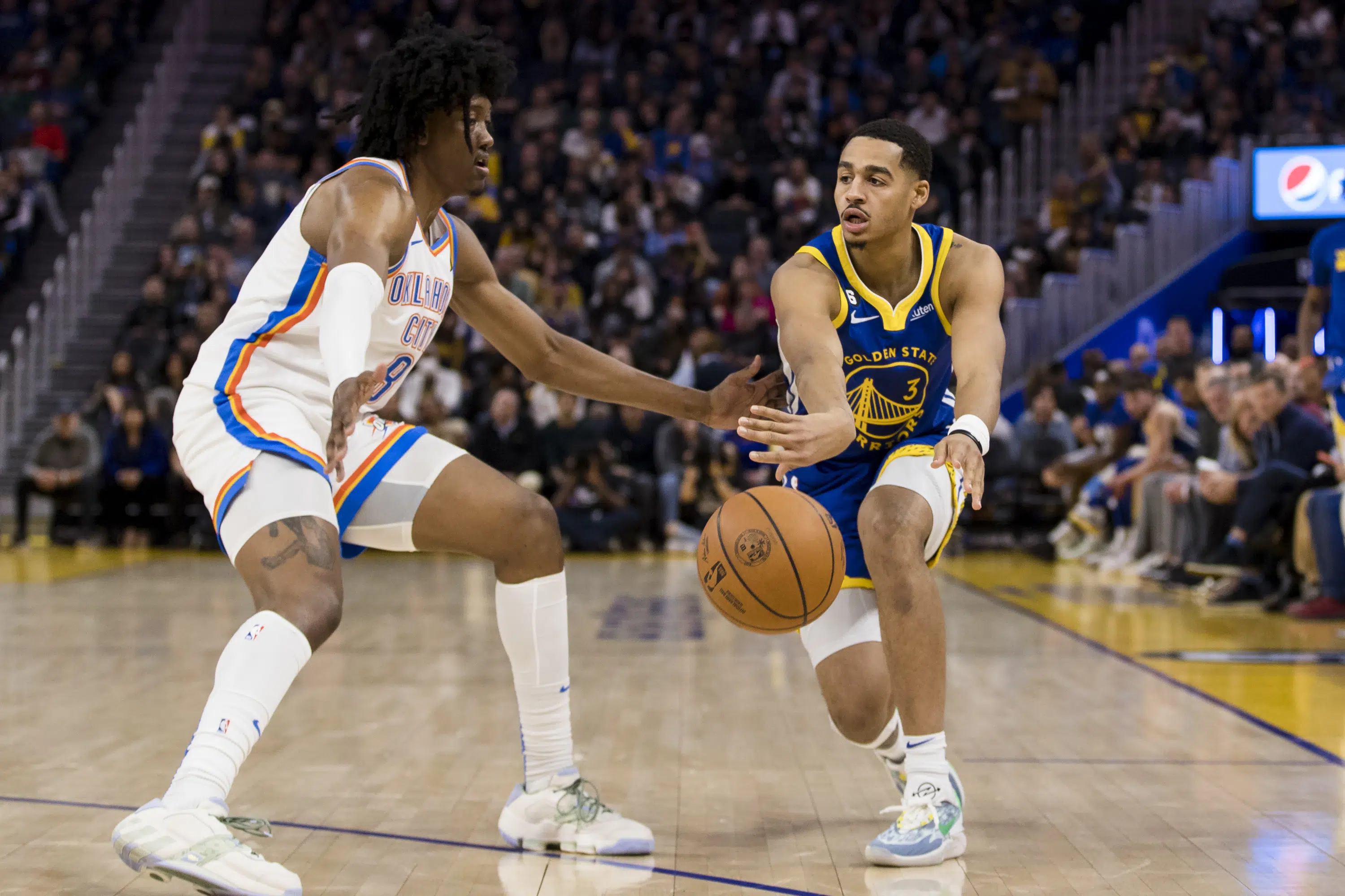 Thompson scores 42 points with 12 3s, Warriors beat Thunder
