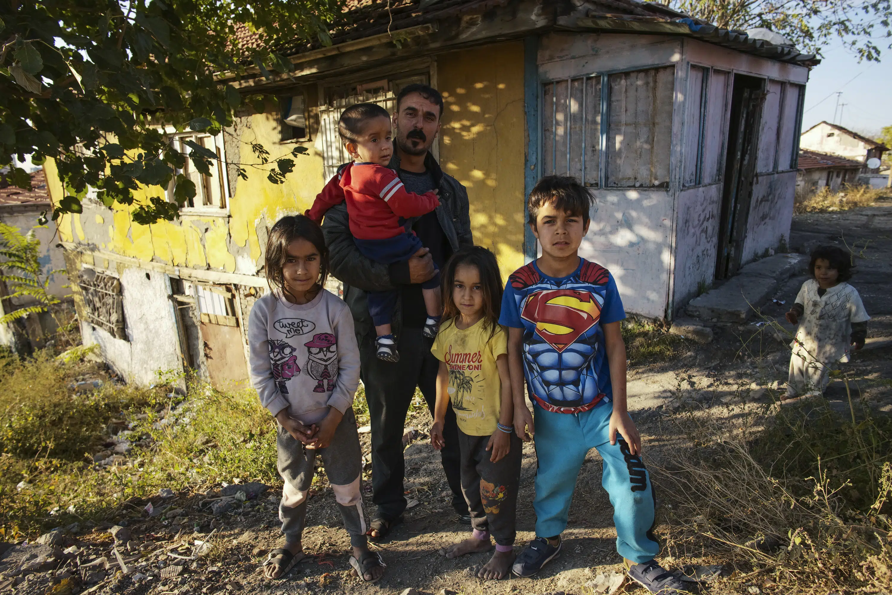 As key votes loom, Turkish parties vow to send migrants home