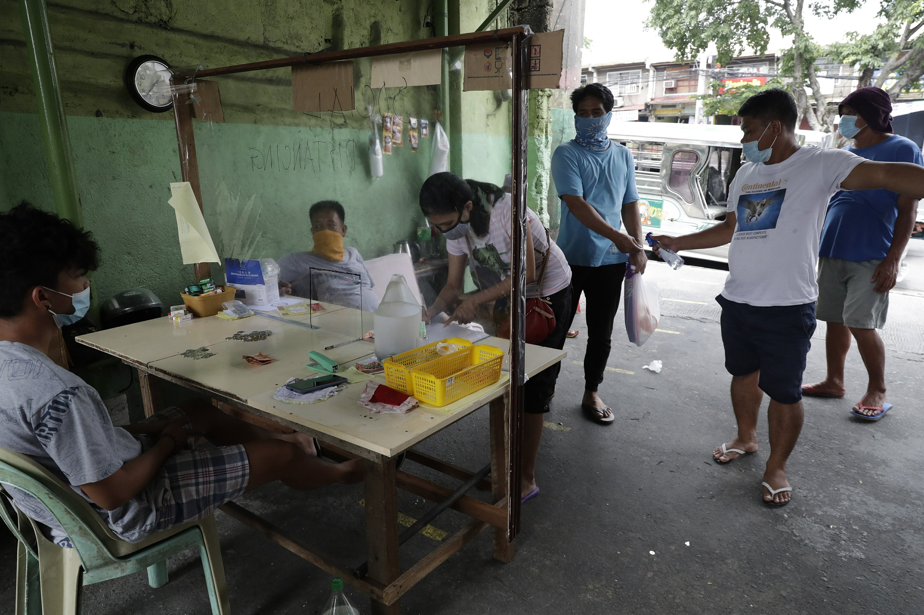 Philippines Virus Cases Top 100 000 In Losing Battle Philippines Virus Cases Top 100 000 In Losing Battle