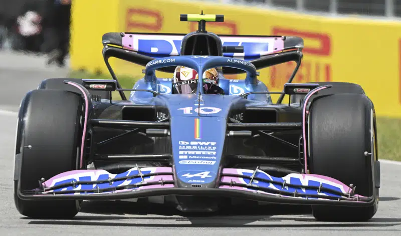El piloto alpino Pierre Gasly, de Francia, sale a la pista durante la carrera de autos del Gran Premio de Canadá de Fórmula Uno el domingo 18 de julio de 2023 en Montreal.  (Graham Hughes/The Canadian Press vía AP)
