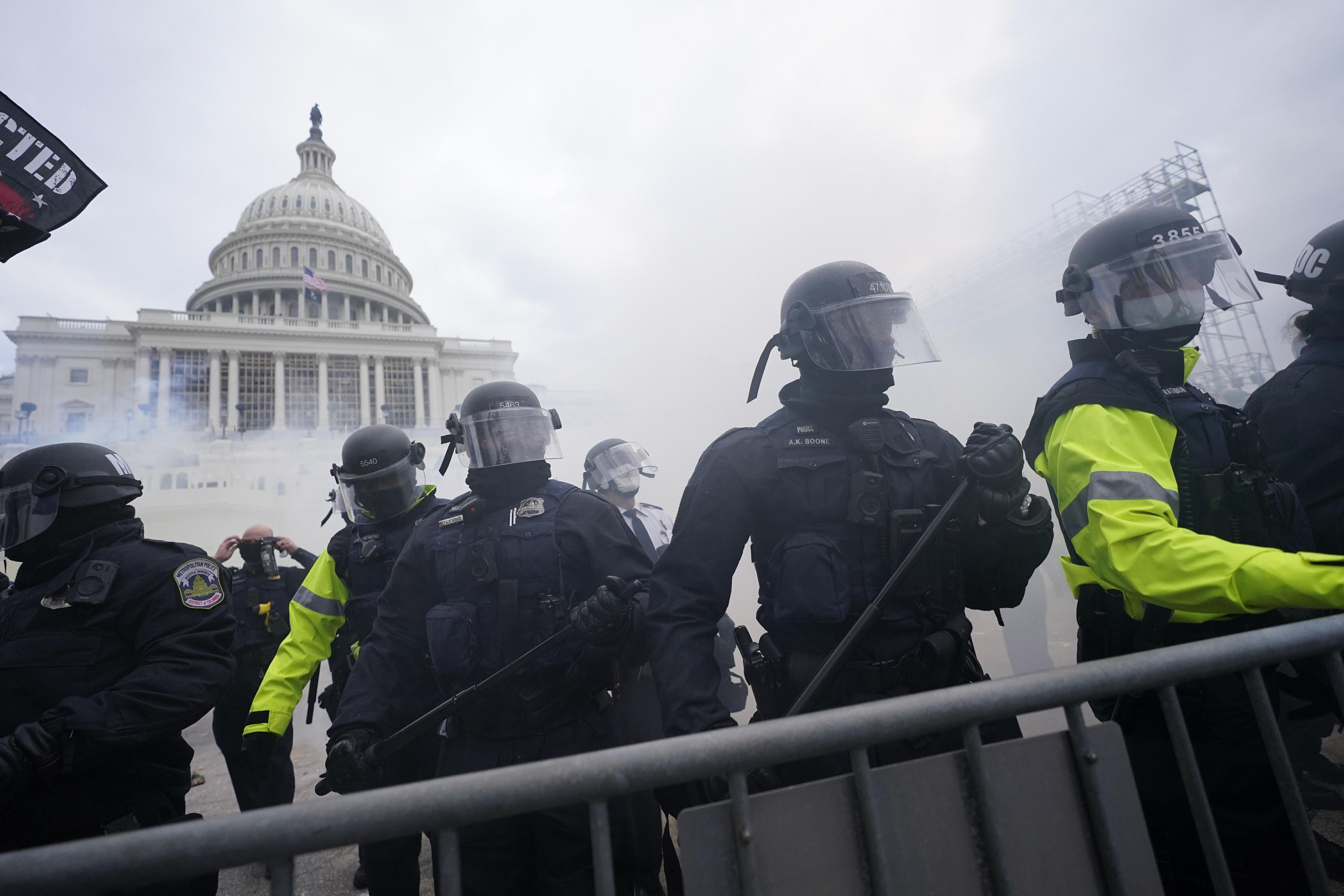 FBI 5 militia members charged with storming Capitol AP News