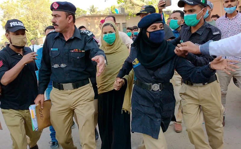 Each Year 1 000 Pakistani Girls Forcibly Converted To Islam