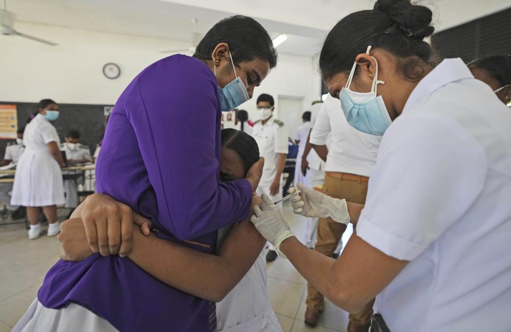 Sri Lankan health authorities on Friday began vaccinating children aged 12 to 15
