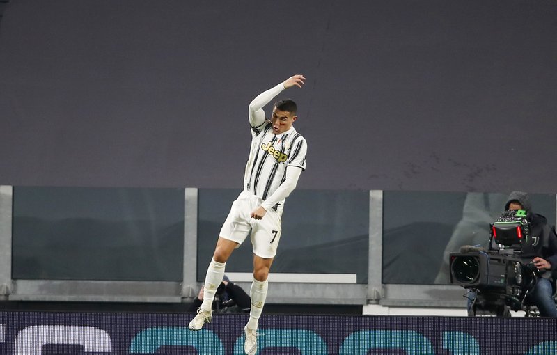 Ronaldo scoring streak continues as Juventus beats Cagliari